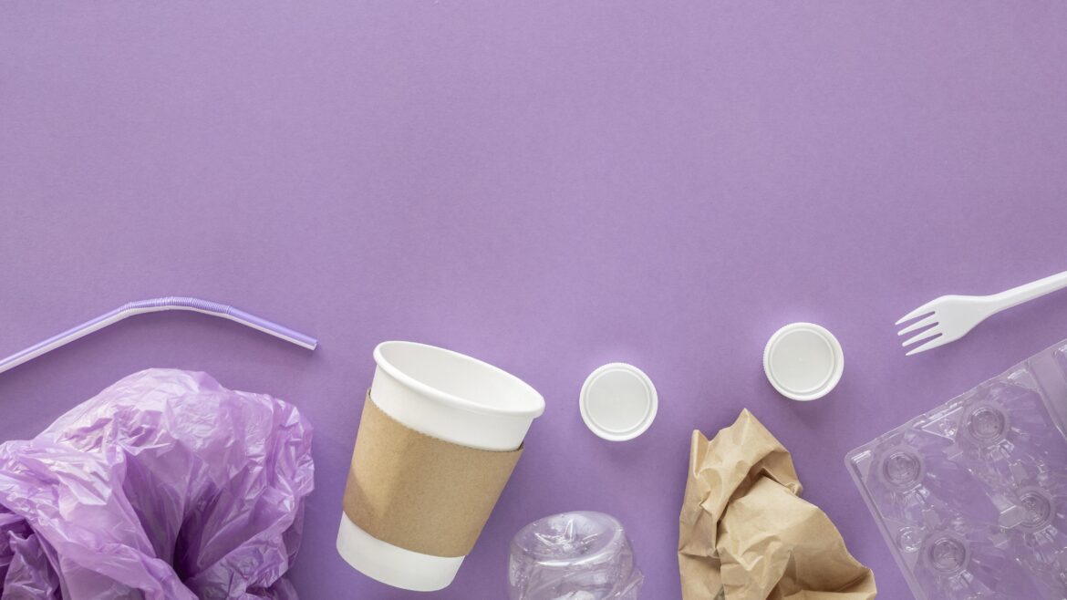 Ini contoh produk sekali pakai. Foto: Freepik.